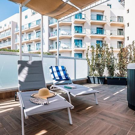Stunning Holiday Villa With A Heated Jacuzzi セント・ポールズ・ベイ エクステリア 写真