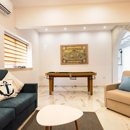 Stunning Holiday Villa With A Heated Jacuzzi セント・ポールズ・ベイ エクステリア 写真