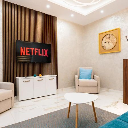 Stunning Holiday Villa With A Heated Jacuzzi セント・ポールズ・ベイ エクステリア 写真