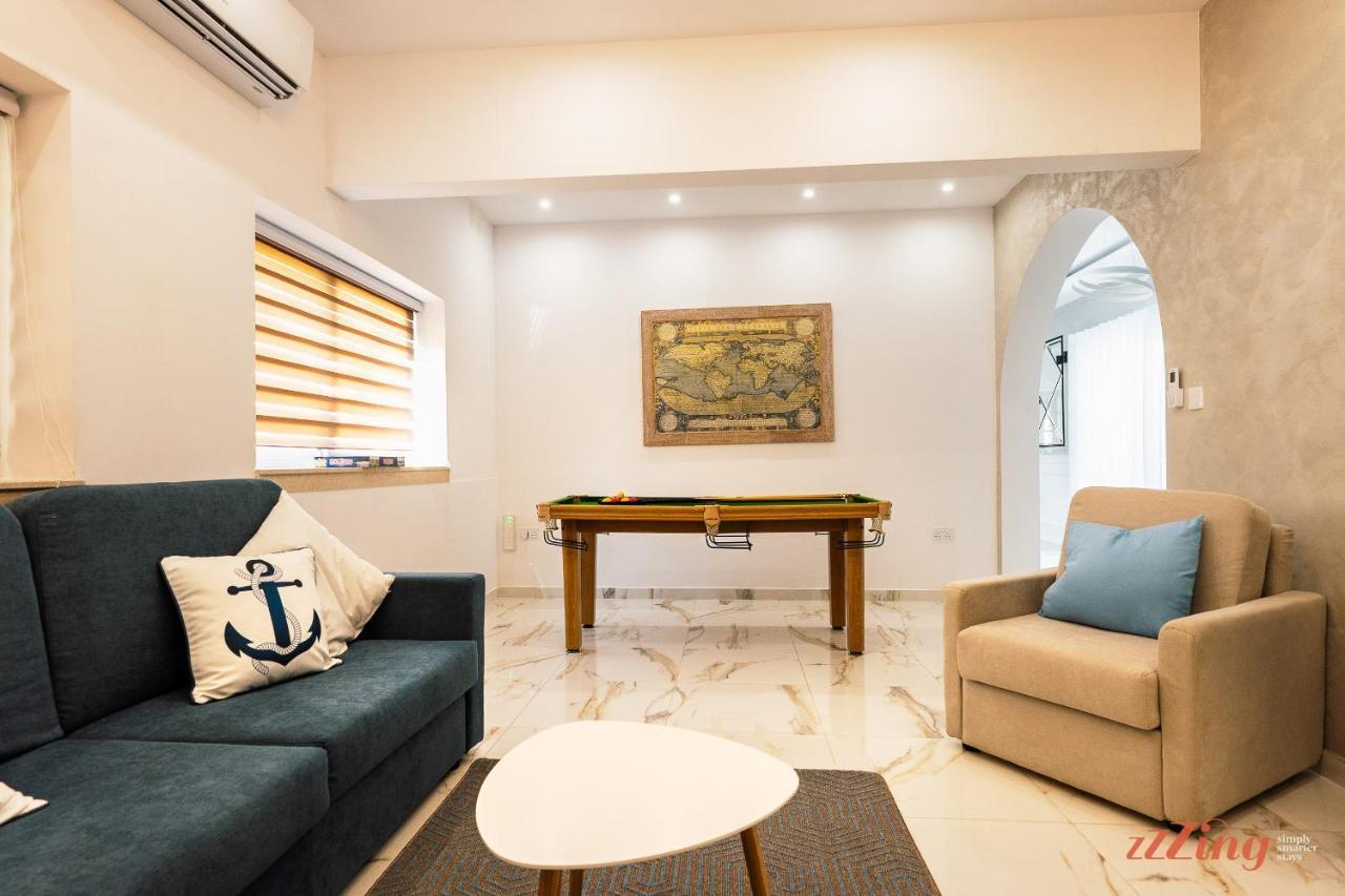 Stunning Holiday Villa With A Heated Jacuzzi セント・ポールズ・ベイ エクステリア 写真