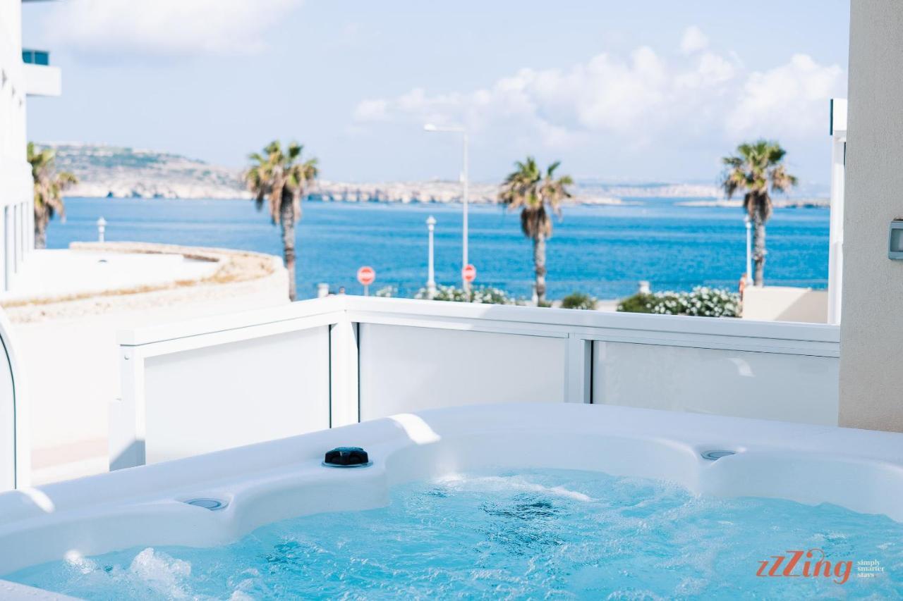 Stunning Holiday Villa With A Heated Jacuzzi セント・ポールズ・ベイ エクステリア 写真