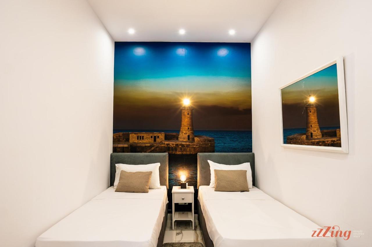 Stunning Holiday Villa With A Heated Jacuzzi セント・ポールズ・ベイ エクステリア 写真