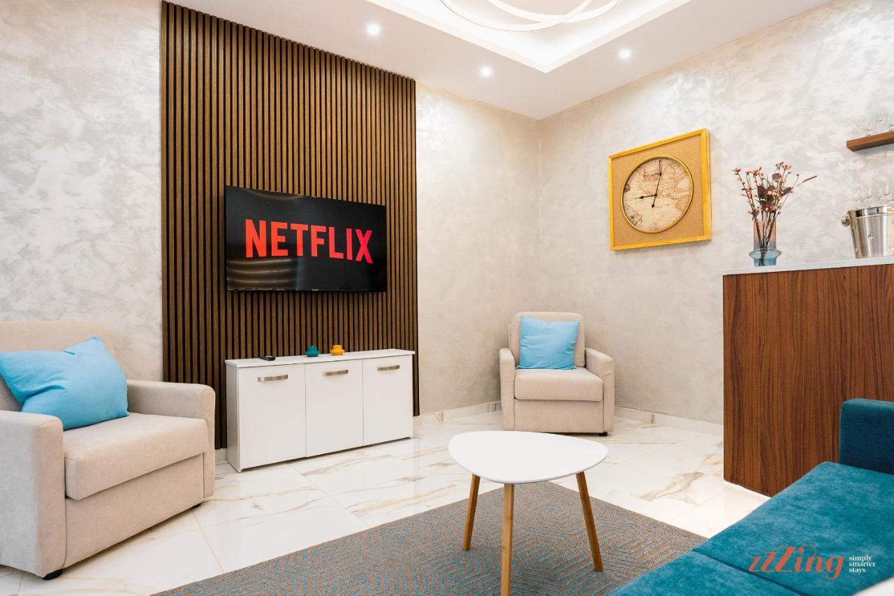 Stunning Holiday Villa With A Heated Jacuzzi セント・ポールズ・ベイ エクステリア 写真
