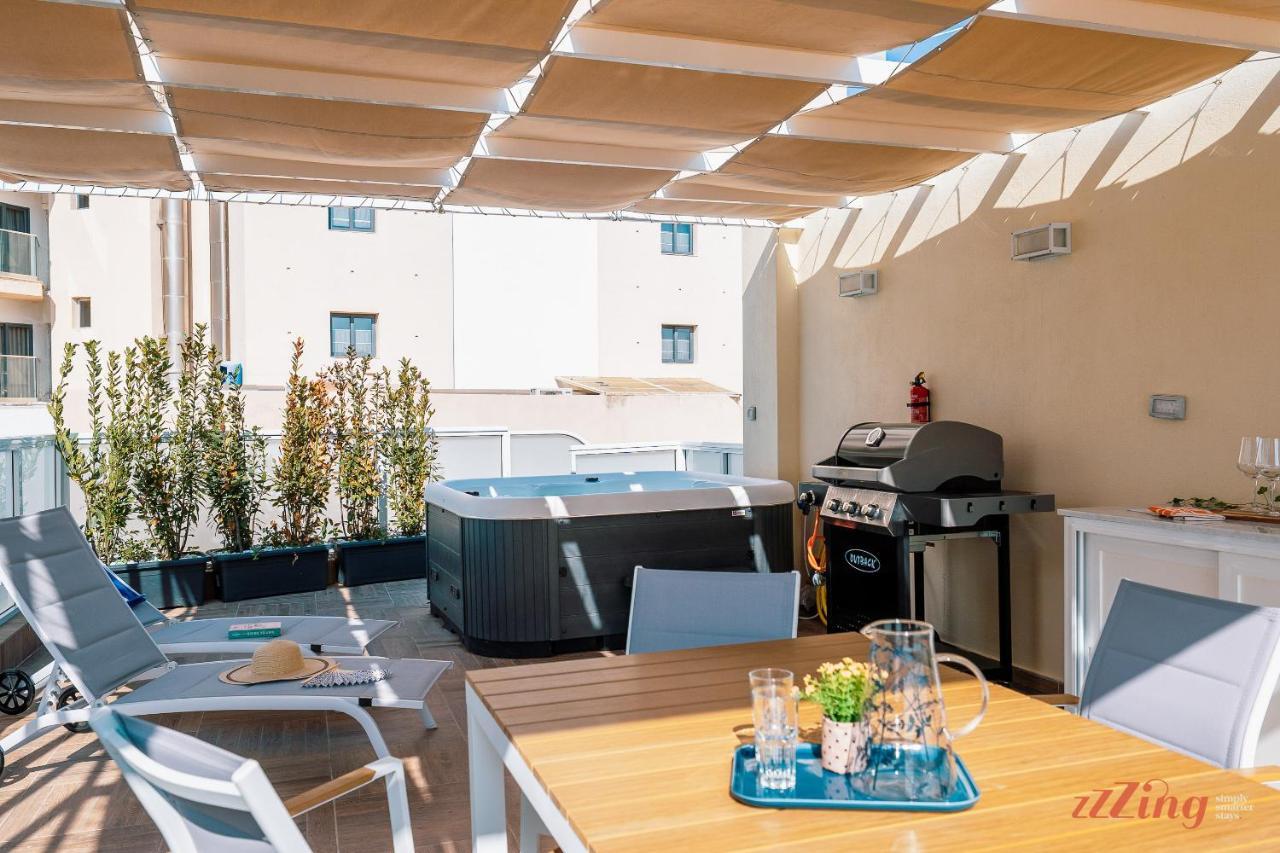 Stunning Holiday Villa With A Heated Jacuzzi セント・ポールズ・ベイ エクステリア 写真