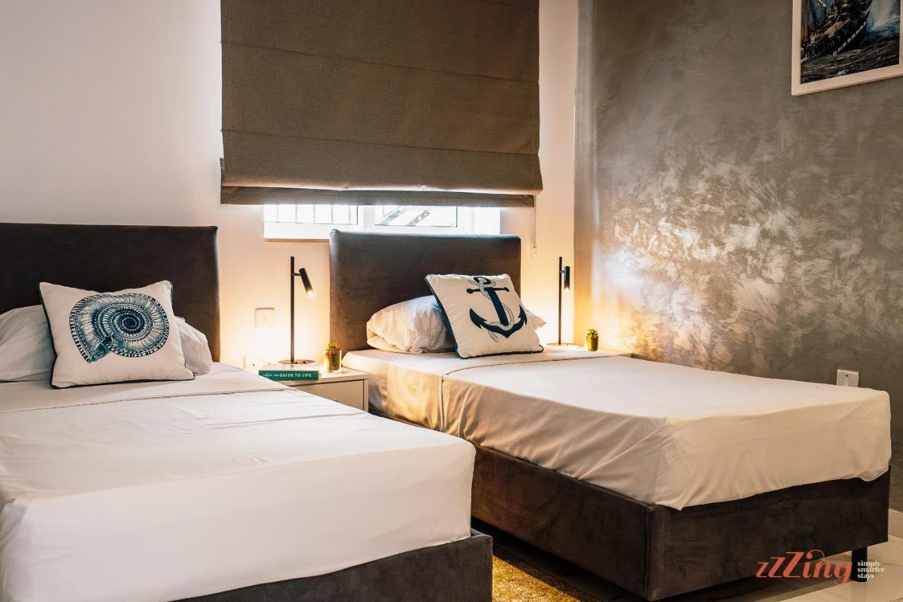 Stunning Holiday Villa With A Heated Jacuzzi セント・ポールズ・ベイ エクステリア 写真