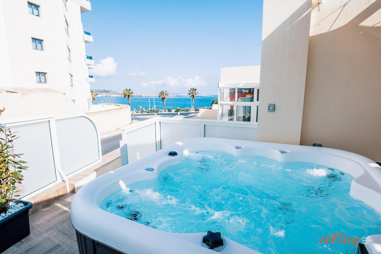 Stunning Holiday Villa With A Heated Jacuzzi セント・ポールズ・ベイ エクステリア 写真