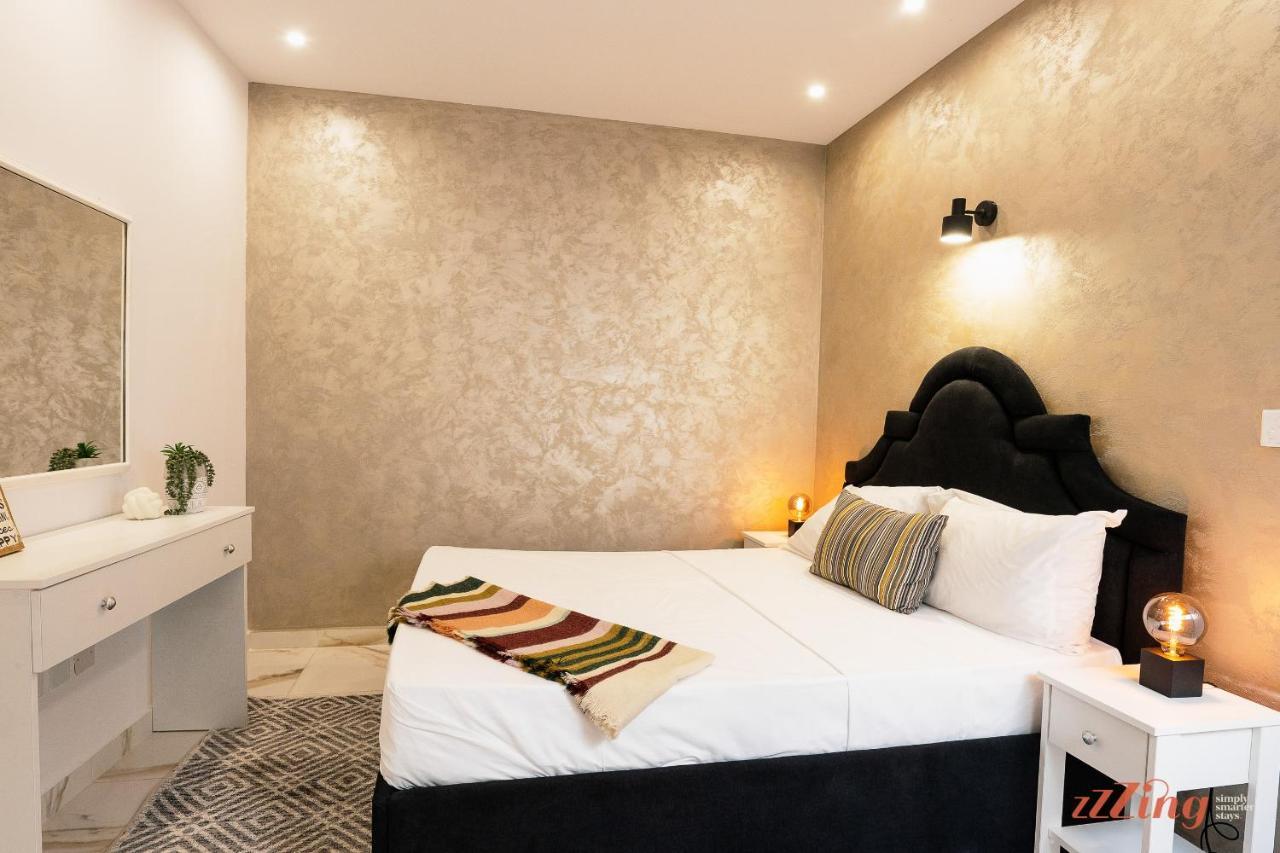 Stunning Holiday Villa With A Heated Jacuzzi セント・ポールズ・ベイ エクステリア 写真